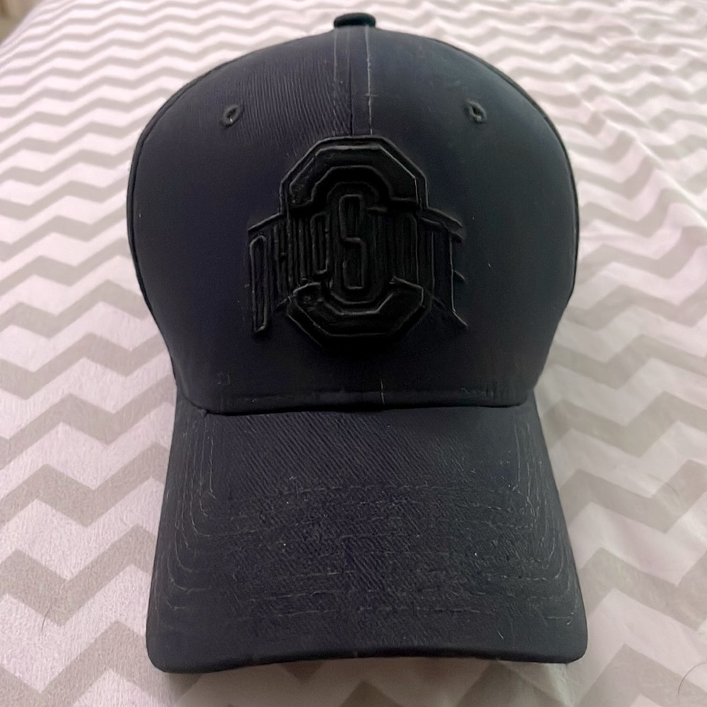 The Ohio State University Nike blackout baseball hat (elastic fit)